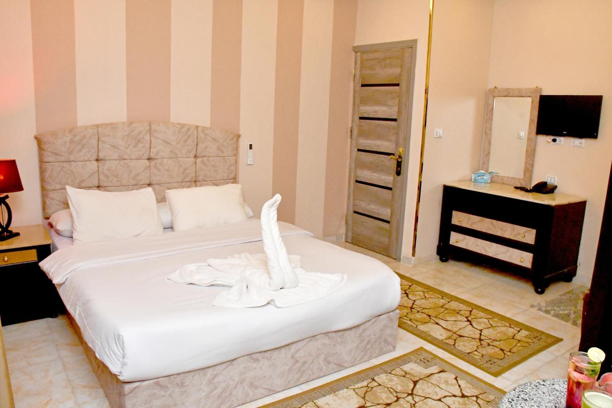 Nun Pyramids Hotel Kafrat al Jabal Ruang foto